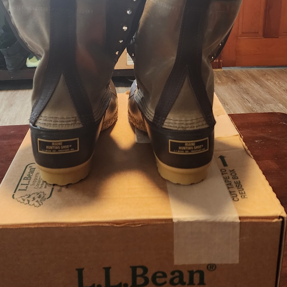 Womens LL Bean Duck Boots - Black and Tan - Picture 6 of 10